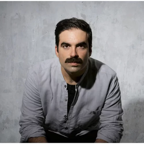 Αποκλειστικό: Ο Γιωργής Τσουρής ετοιμάζει νέα παράσταση με μια σάτιρα του 19ου αι.